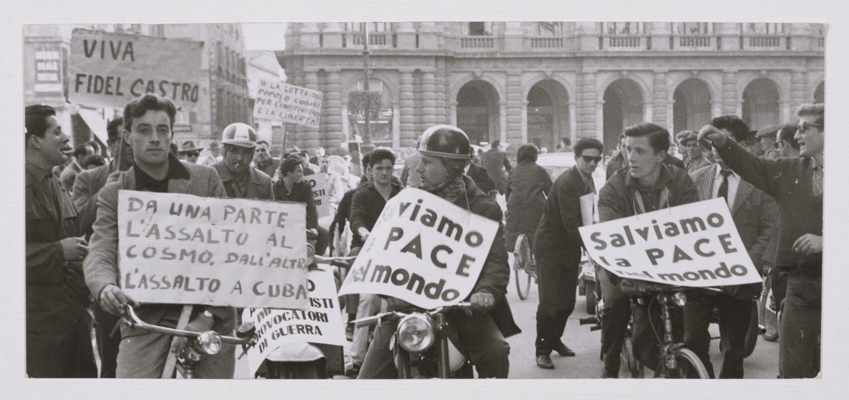 Manifestazione antimperialista per la pace a sostegno di Cuba
